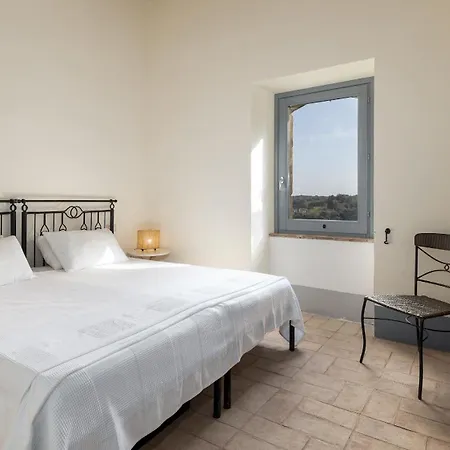 Villa Dei Rosmarini 8, Emma Orvieto