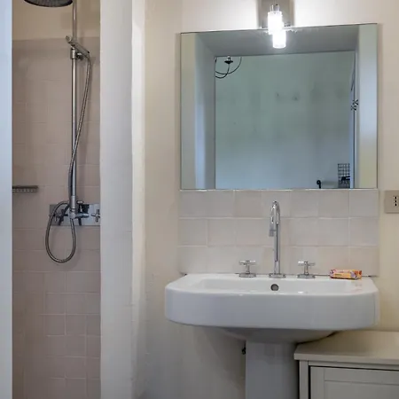 Dei Rosmarini 8, Emma *