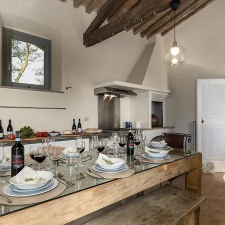 Dei Rosmarini 8, Emma Villa